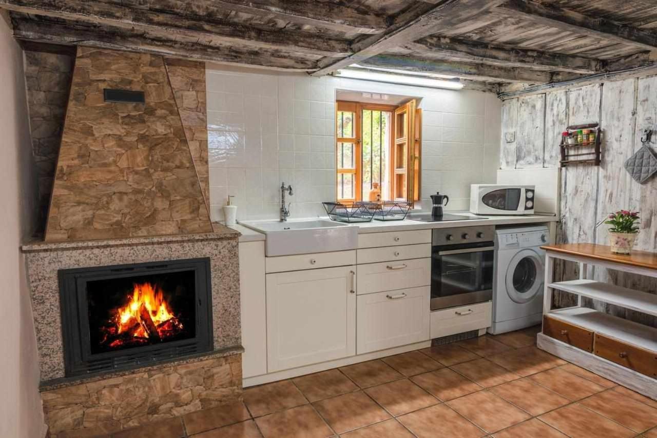 Casa Rural La Carrozal Senda Del Oso Orelleiru Exterior foto