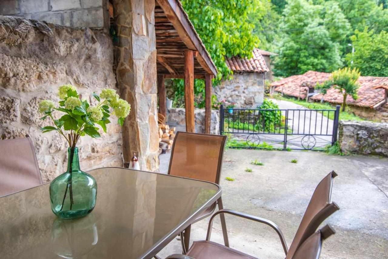 Casa Rural La Carrozal Senda Del Oso Orelleiru Exterior foto